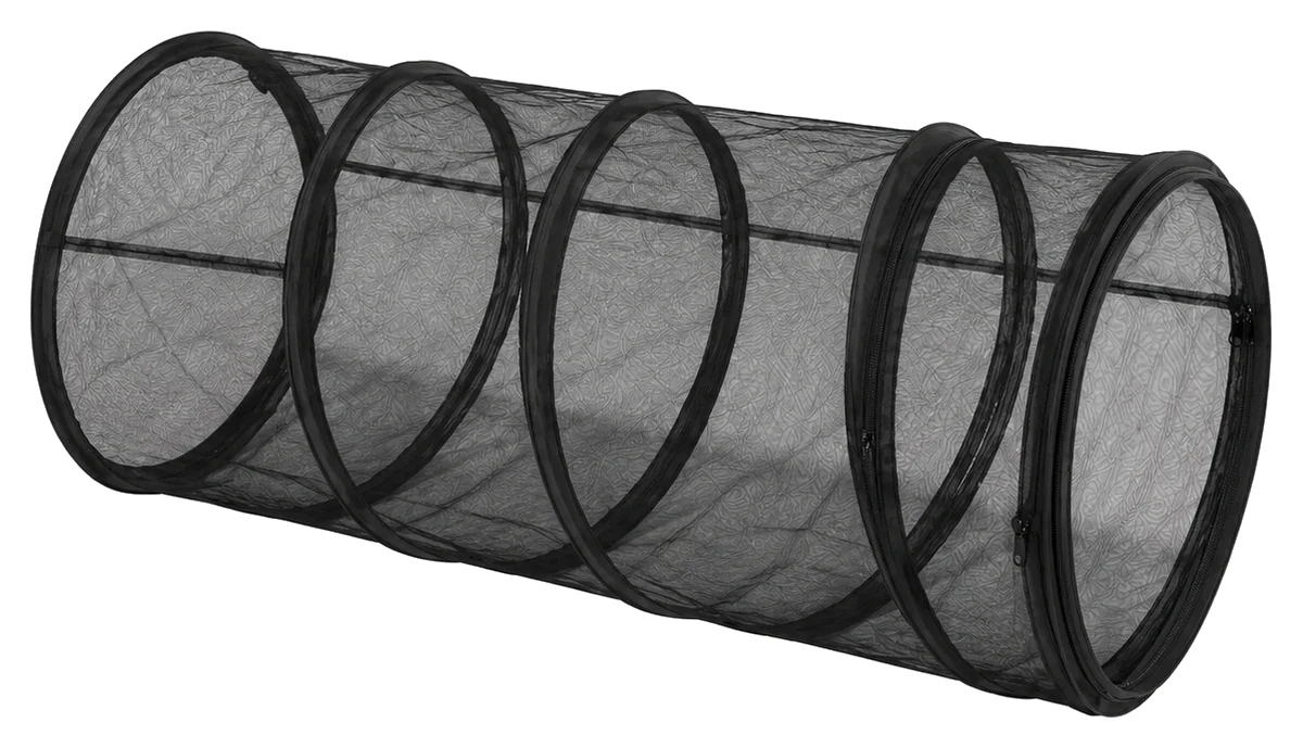 Mesh crawl tunnel for cats
